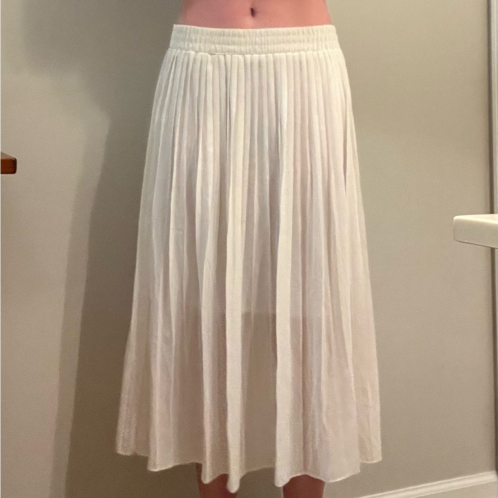 Elegant White Pleated Skirt